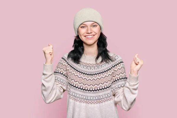 Portrait Happy Young Woman Sweater Knitted Hat Celebrating Winter Holidays — Fotografia de Stock