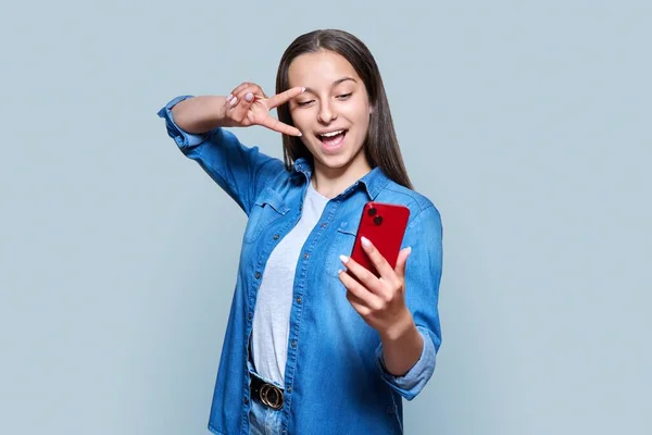 Happy Teenage Girl Taking Selfie Smartphone Showing Victory Success Gesture — Foto de Stock