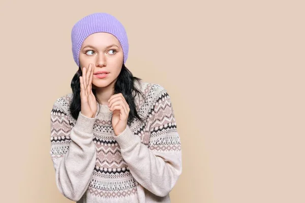 Young Attractive Girl Winter Sweater Hat Telling Secret Rumors Light — Foto de Stock