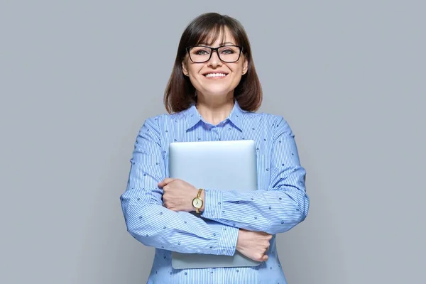 Smiling Mature Business Woman Laptop Gray Color Background Friendly Positive — Fotografia de Stock