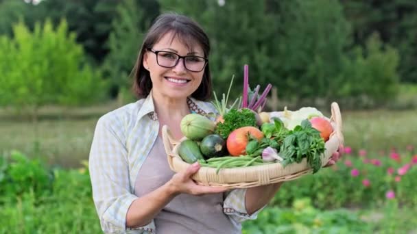 Portrait Smiling Middle Aged Woman Basket Different Fresh Raw Vegetables — Vídeo de stock