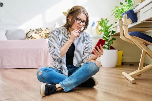 Relaxed Middle Aged Woman Sitting Floor Home Smartphone Mature Female — Stockfoto
