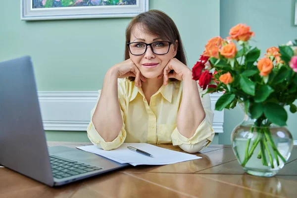 Middle Aged Business Woman Working Home Desk Using Laptop Smiling — ストック写真