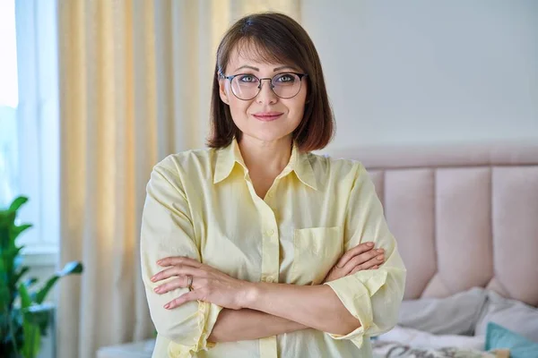 Portrait Confident Smiling Middle Aged Woman Looking Camera Home Interior — Stock Fotó