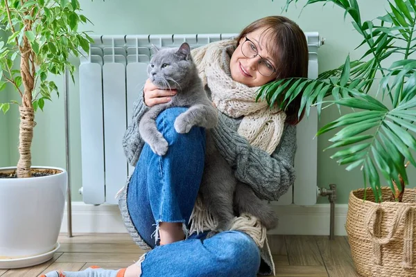 Middle Aged Woman Wool Knitted Sweater Cat Sitting Heating Radiator —  Fotos de Stock