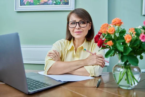 Middle Aged Business Woman Working Home Desk Using Laptop Smiling — Stok fotoğraf