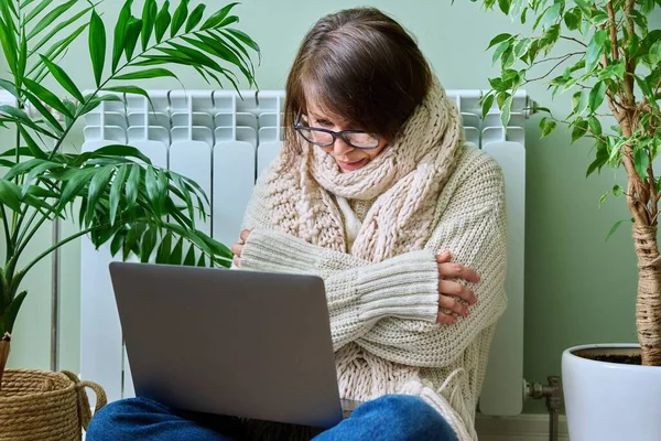 Mature Woman Warm Wool Sweater Scarf Using Laptop Sitting Heating — Fotografia de Stock