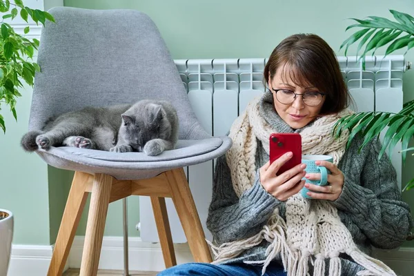 Middle Aged Woman Resting Home Warm Clothes Using Smartphone Warming — Photo