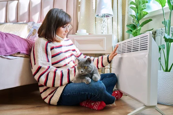 Woman Sitting Floor Cat Warm Sweater Warming Electric Heater Middle — Stock Photo, Image