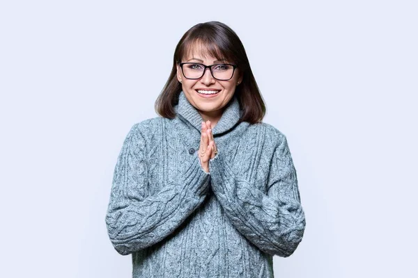 Portrait Confident Smiling Middle Aged Female Looking Camera Light Studio — Stock Photo, Image