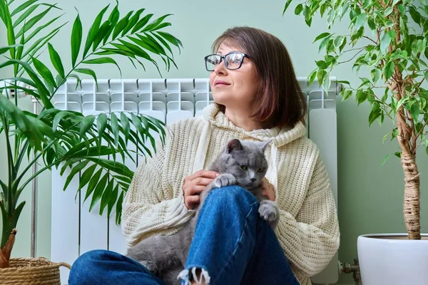 Middle Aged Woman Wool Knitted Sweater Cat Sitting Heating Radiator — Stockfoto