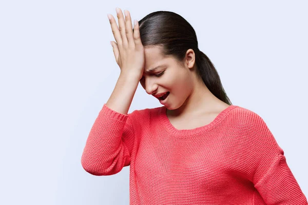 Bingung Memegang Tangan Wanita Muda Dahi Tertekan Grimace Frustrasi Wajah — Stok Foto