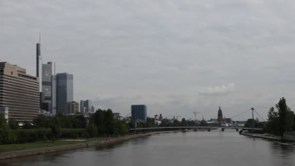 Bankenviertel ve Frankfurtu nad Mohanem v deutschland — Stock video