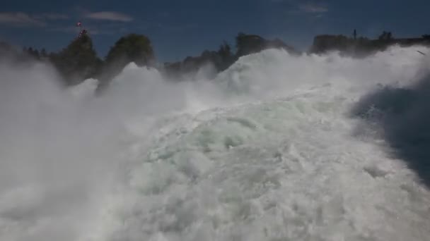 Рейнський водоспад поблизу Шаффхаузен в Швейцарії — стокове відео