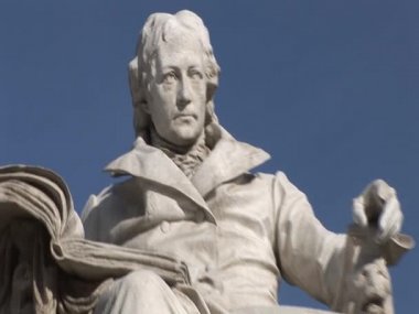 Wilhelm von humboldt heykeli önünde Berlin humboldt Üniversitesi