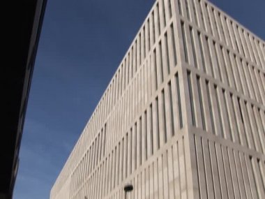 Wilhelm von humboldt heykeli önünde Berlin humboldt Üniversitesi