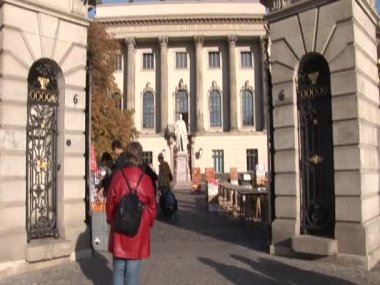 Helmholtz heykel Berlin humboldt Üniversitesi'nin Ana binanın önünde