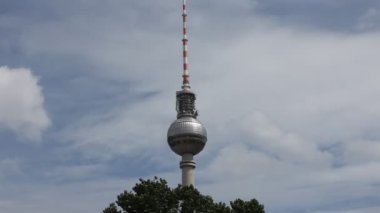 Berlin'in tv Kulesi üzerinde alexanderplatz de berlin, Almanya