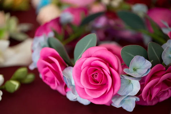 Barvou umělé květinové výzdoby. Textilní kytice květin — Stock fotografie