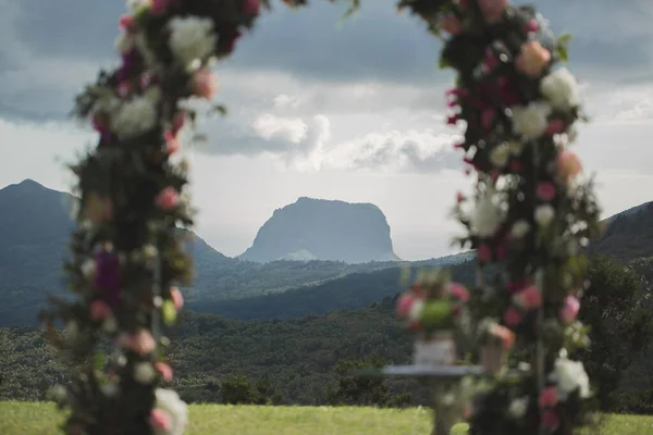 Bröllopsceremoni i bergen. Mauritius ö — Stockfoto