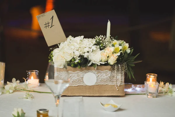 La numeración de las mesas en la boda. — Foto de Stock