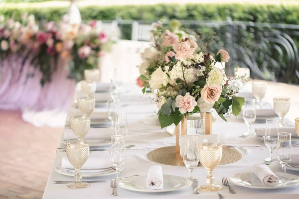 Cadre luxueux de la table de banquet de mariage — Photo