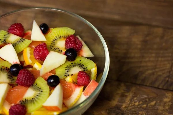 Delicious fruits salad in plate on table close-up. — Stock Photo, Image