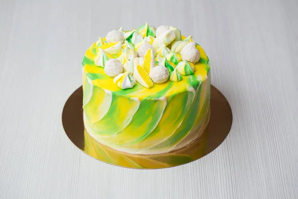 Pastel acuarela pintura de color amarillo y verde con un merengue, dulces y malvaviscos . —  Fotos de Stock