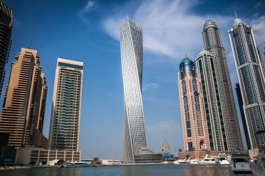 Dubai Yat Limanı gökyüzü kazıyıcılar