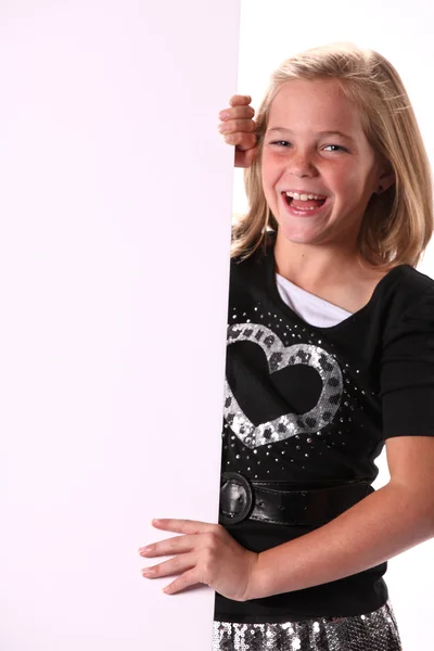 积极开朗快乐 10 岁女孩与标志 免版税图库图片