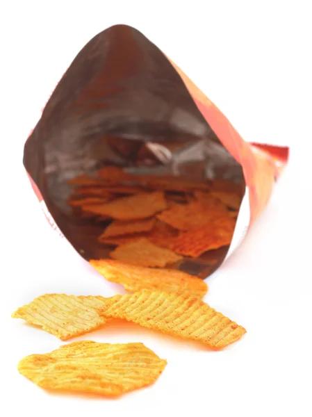 Gäng med kryddig varm stekt chips & omslaget i backdro — Stockfoto