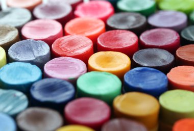 görüntüleme için düzenlenmiş renkli crayon kalemler set birlikte