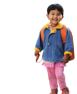 sevimli küçük Kızılderili okul öncesi kız ve okula gitmek için hazır