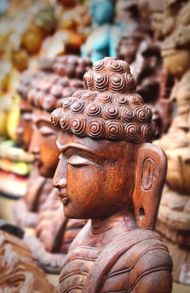 Estátua de madeira ou ídolo do Lorde Buda meditando — Fotografia de Stock
