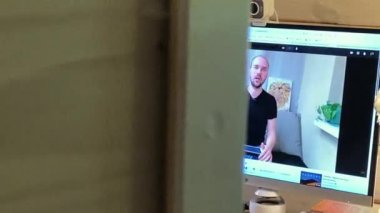 Koç tarafından çalıştırılan çevrimiçi eğitimli bilgisayar