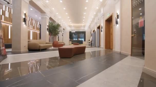 Movement along hotel corridor with sofas and columns — Stockvideo