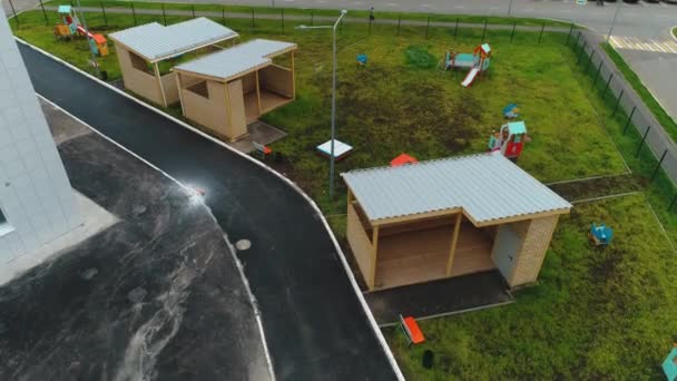 Wooden arbors on playground with lawn in kindergarten yard — Vídeo de Stock