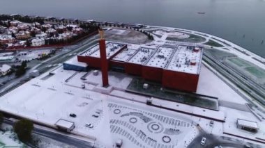 Olimpiyat meşalesi heykeli ile eğlence ve spor kompleksi