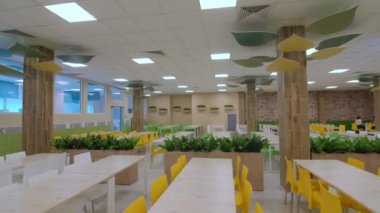 Masalar ve saksı bitkileriyle geniş boş çalışma