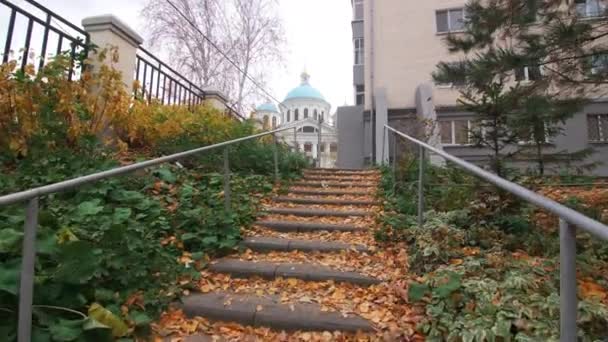 Kazan Tatarstán Rusia Octubre 2022 Escaleras Vacías Cubiertas Con Hojas — Vídeos de Stock