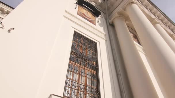 Kazan Tatarstan Russia Ekim 2022 Hristiyan Kilise Binasının Penceresinde Dövülmüş — Stok video