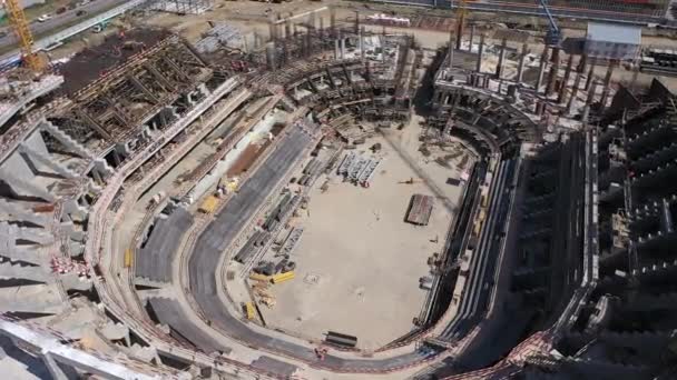 Jövőbeli Sportstadion Épület Betonalkatrészekkel Fémvázzal Építkezésen Napsütéses Nappal — Stock videók