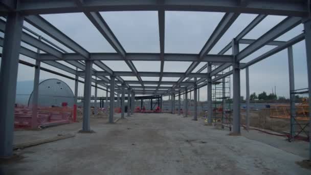 Carcasa Hecha Vigas Metal Edificio Hangar Sitio Construcción Arena Deportiva — Vídeo de stock
