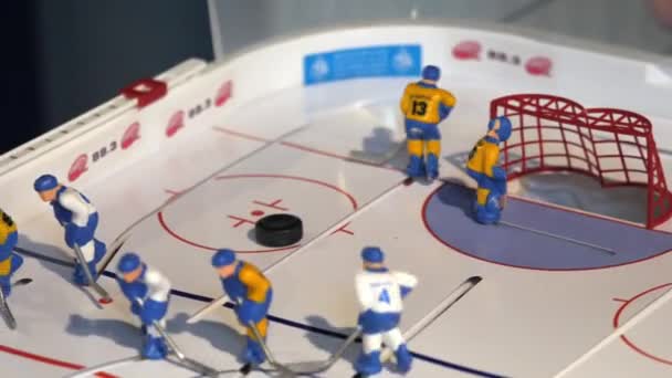 Kazan Tatarstan Russia Oktober 2020 Man Speelt Tafelhockey Aanpassen Van — Stockvideo