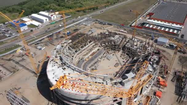 Edificio Estadio Deportes Sin Terminar Maquinaria Sitio Construcción Distrito Ciudad — Vídeos de Stock