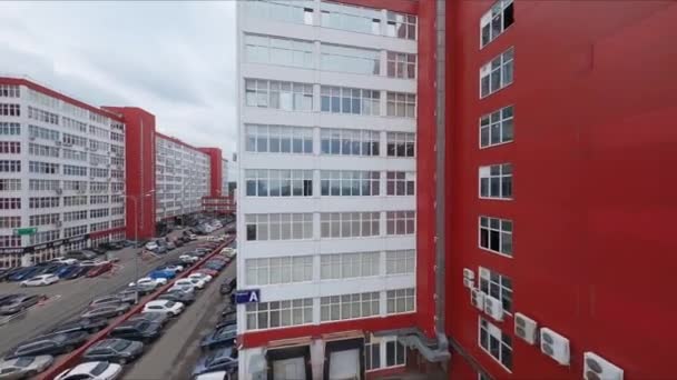 Motion Intérieur Immeuble Bureaux Moderne Avec Façade Rouge Rue Ville — Video