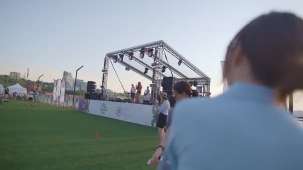 Kazan Tatarstan Russia June 2021 Young People Stand Lawn Stage — Stock Video