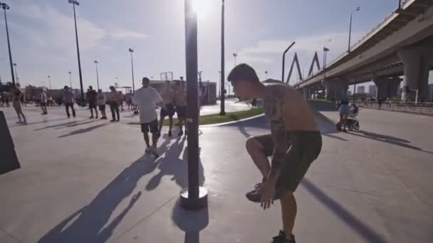 Kazan Tatarstan Russland Juni 2021 Sportler Wischt Handflächen Auf Sohlen — Stockvideo