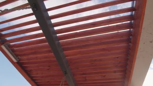 Arbor Roof Wooden Blinds Swing Chains Park Sunny Day Bottom — Stock Video