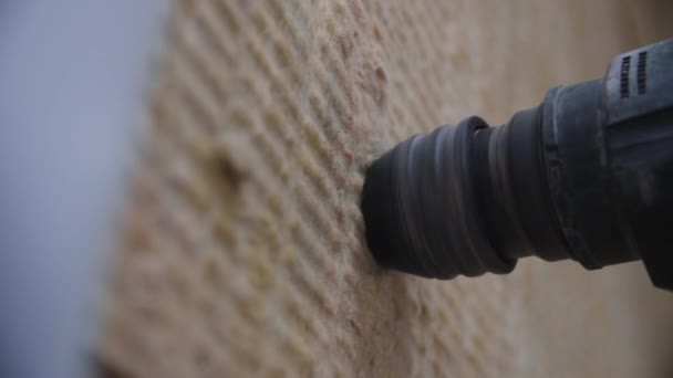 Fazendo Furo Drywall Com Broca Elétrica Poderosa Local Construção Closeup — Vídeo de Stock